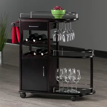 Кухонная тележка, вмещающая винные бутылки и бокалы, имеет открытую полку и выдвижной ящик для хранения на кухне, с колесиками и ручкой для тележки