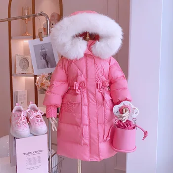 Хлопковое пальто для девочек 2023 года, новая зимняя длинная куртка в западном стиле, утолщенная теплая верхняя одежда с большим шерстяным воротником для маленьких девочек, модный розовый цвет